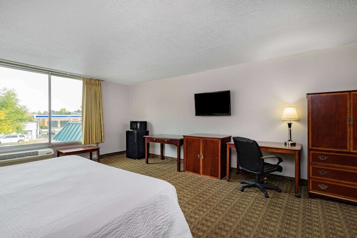 1 King Bed (6 of 11)