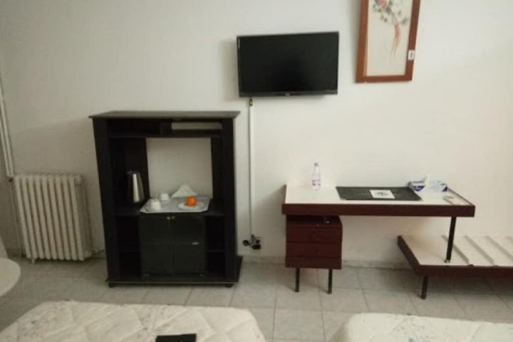 Room 8 of 32