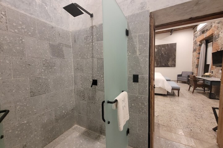 Room 82 of 135