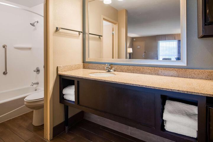 1 King Bed Microwave and Refrigerator Flat Screen Television High Speed Internet Accessible (1 of 15)