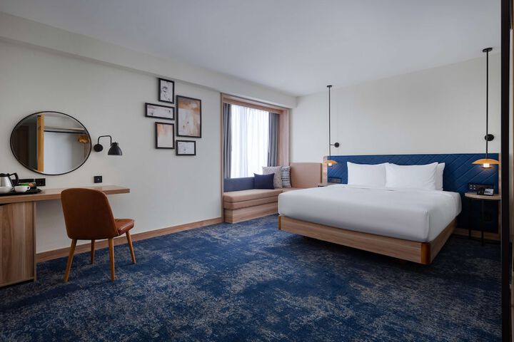 Room 26 of 141