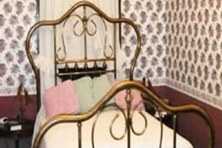 Room 165 of 240