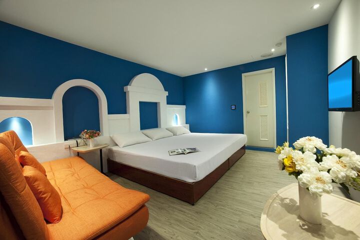 Room 18 of 32
