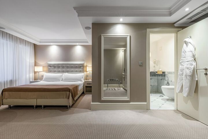 Room 8 of 39