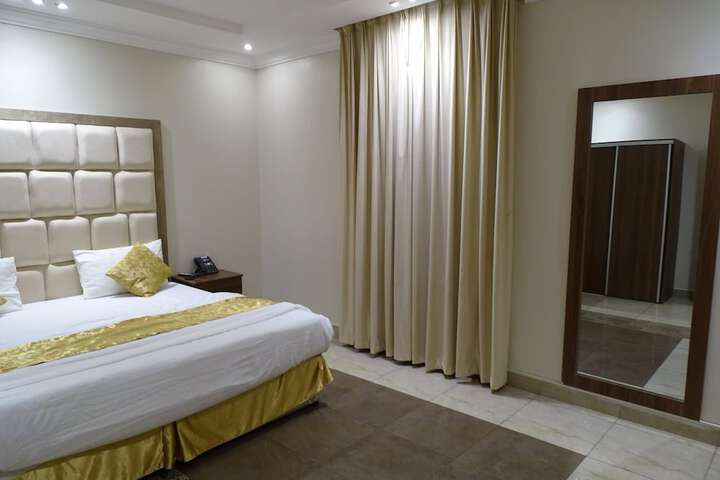 Room 7 of 28