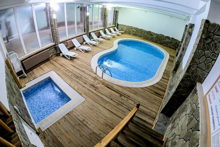 Hotel Pool