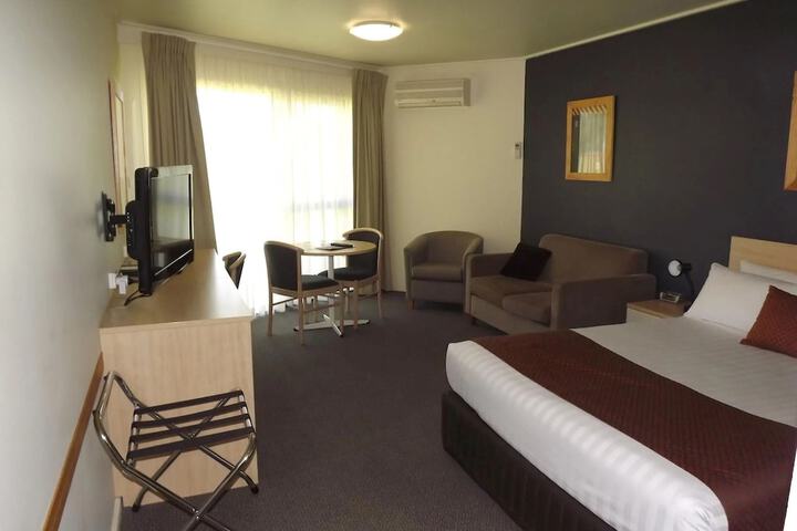 Room 5 of 30