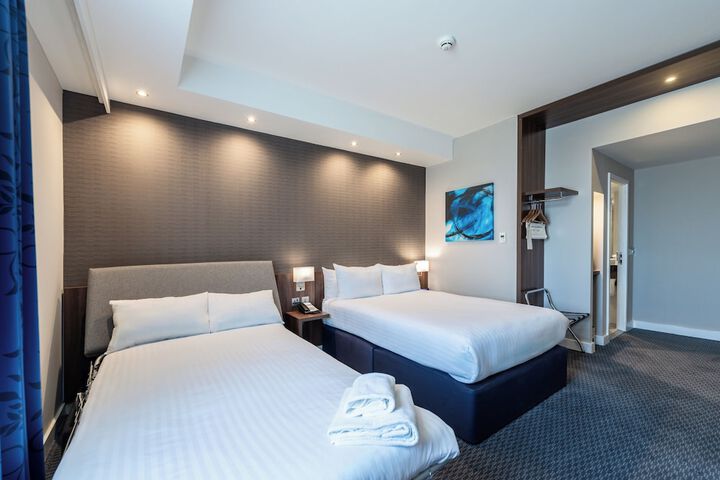 Room 9 of 110