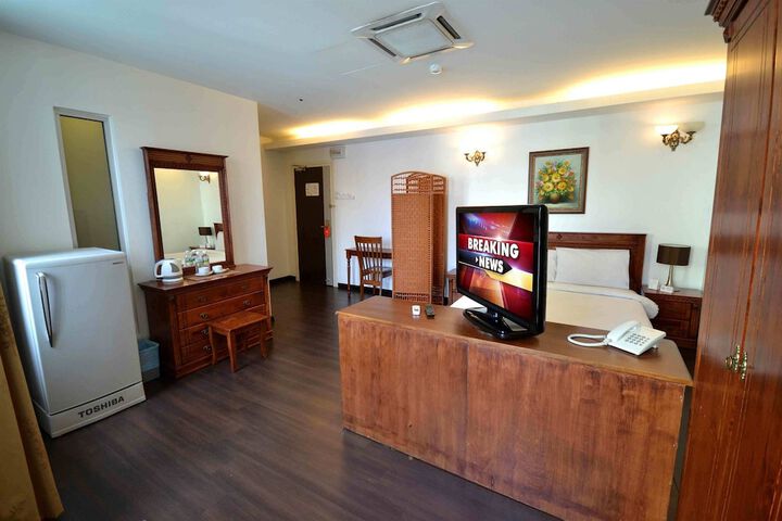 Room 9 of 48