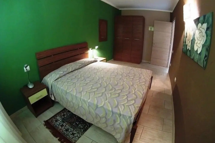 Room 4 of 11