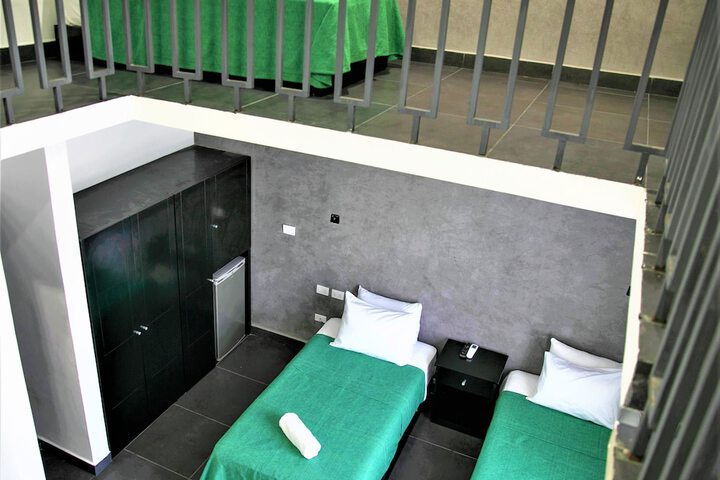 Room 16 of 120