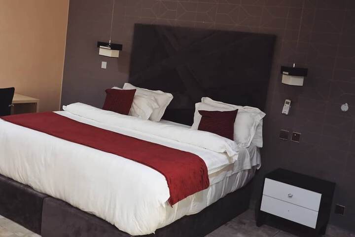 Room 5 of 33