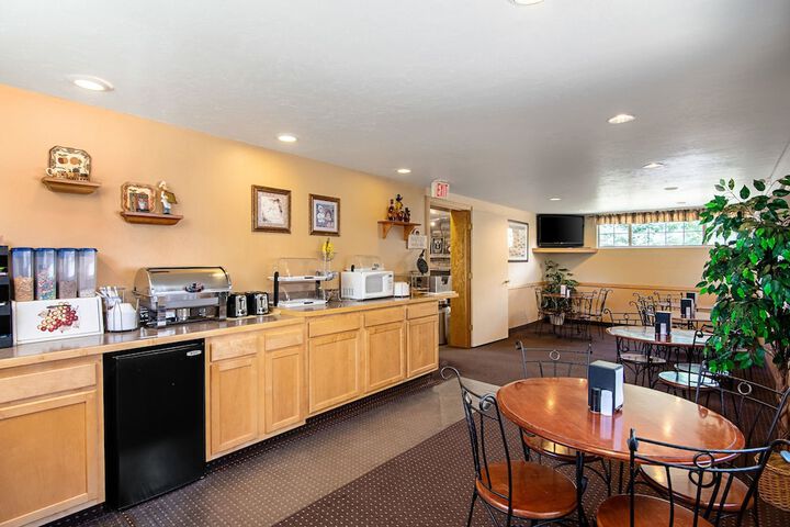 Breakfast/Coffee Service 25 of 30