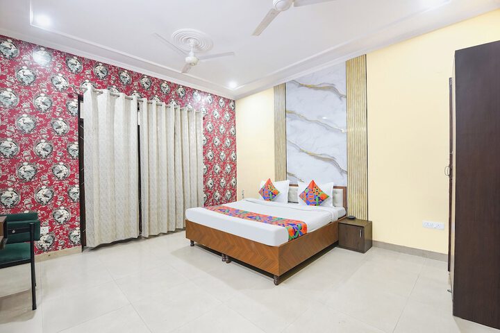 Room 10 of 29