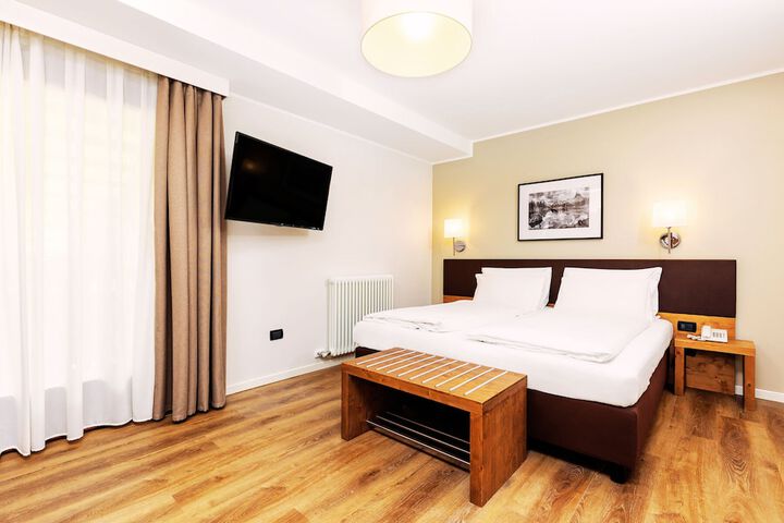Room 3 of 48
