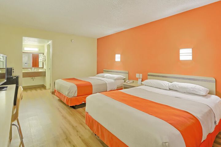 Standard Room, King or Two Doubles (5 of 5)