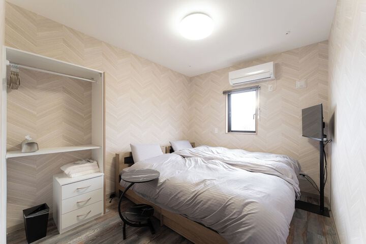 Room 5 of 15