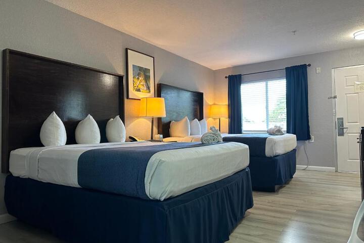 Standard 2 Queen Beds City View (9 of 10)