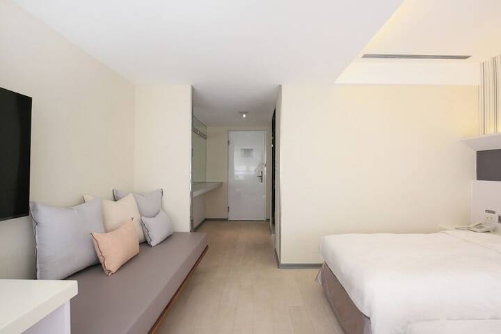 Room 17 of 49