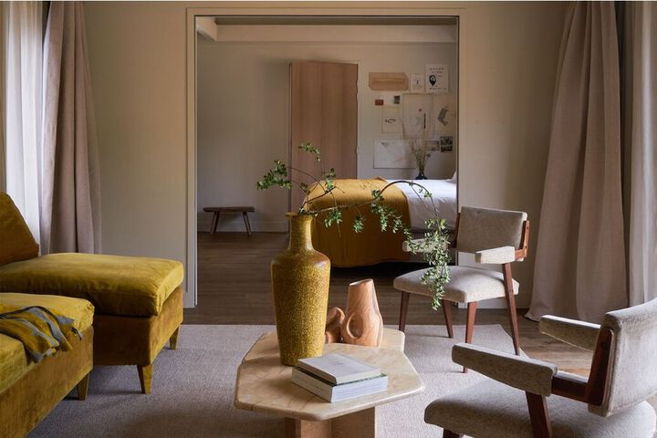 Room 18 of 118