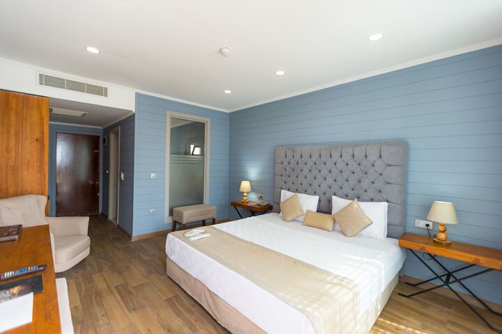 Room 5 of 71