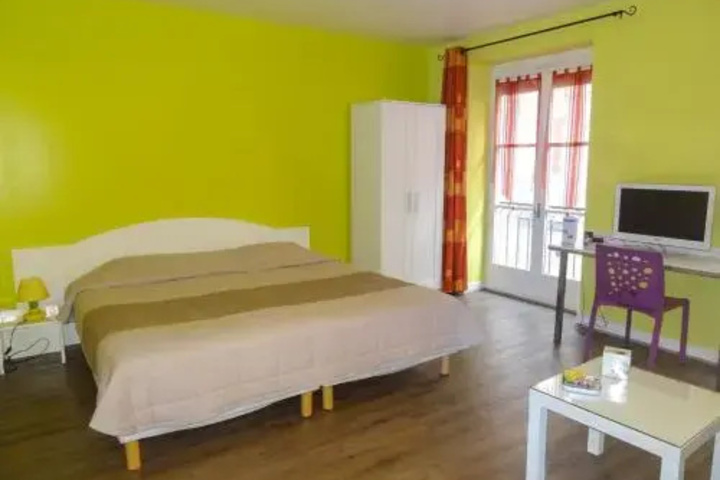 Room 5 of 18