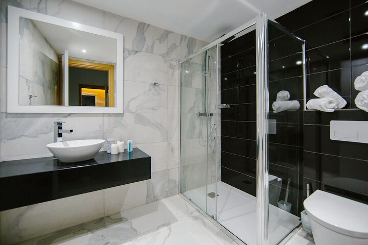 Room 14 of 65