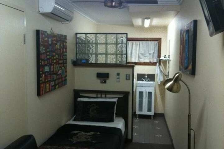 Room 15 of 32