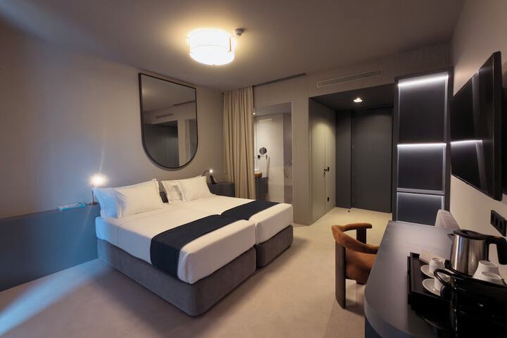 Room 4 of 51