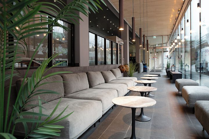 Entrance & Lobby