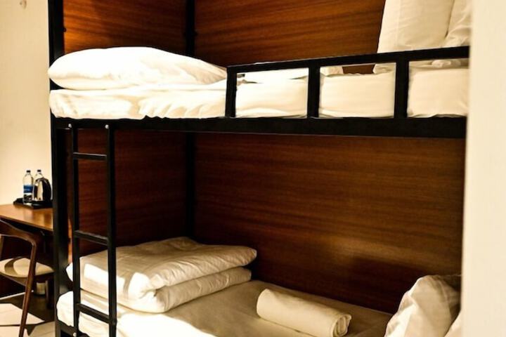 Room 32 of 61