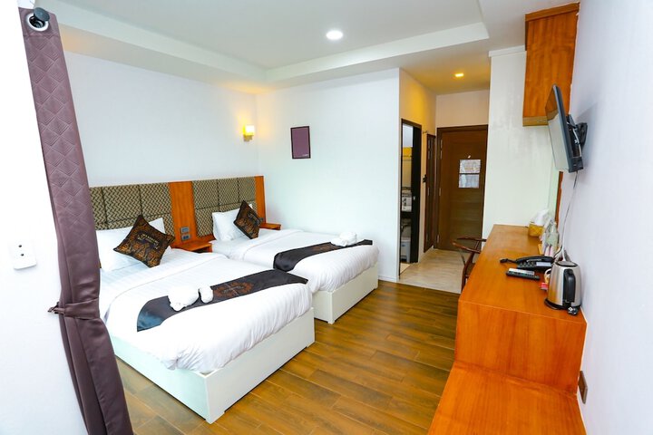 Room 9 of 25