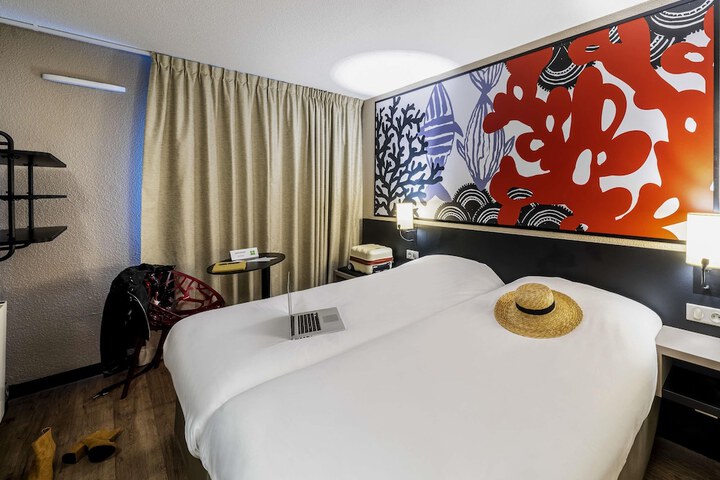 Room 3 of 54