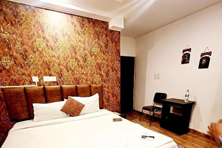 Room 10 of 33