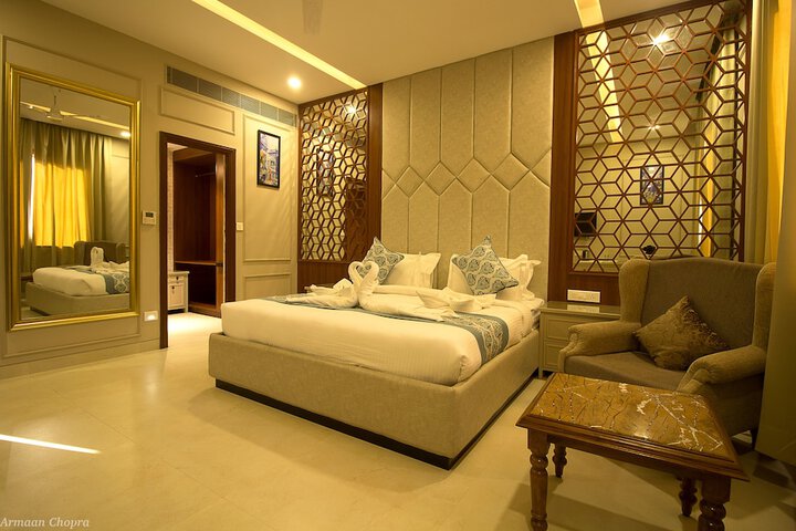 Room 3 of 8