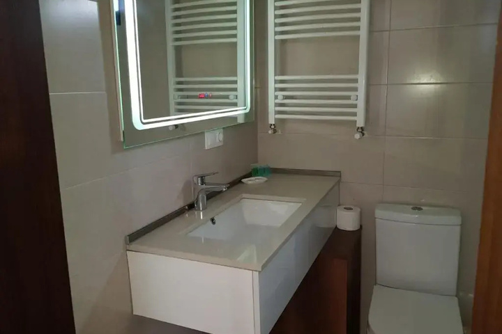 Room 6 of 12