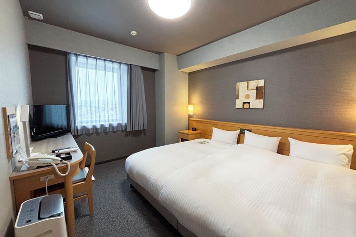 Room 8 of 48