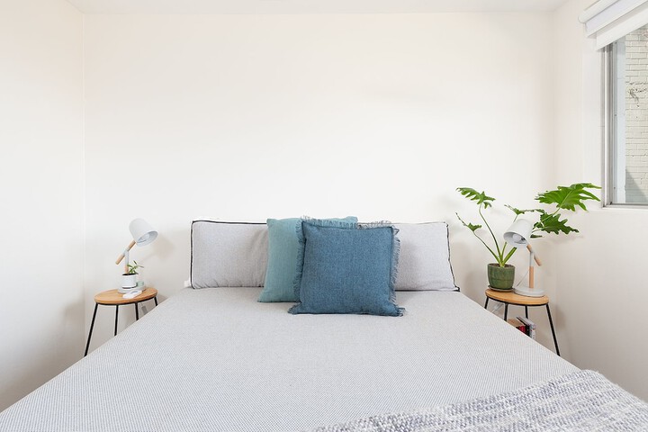 Room 4 of 12
