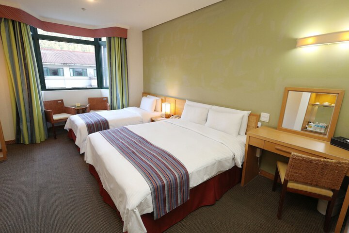 Room 12 of 37