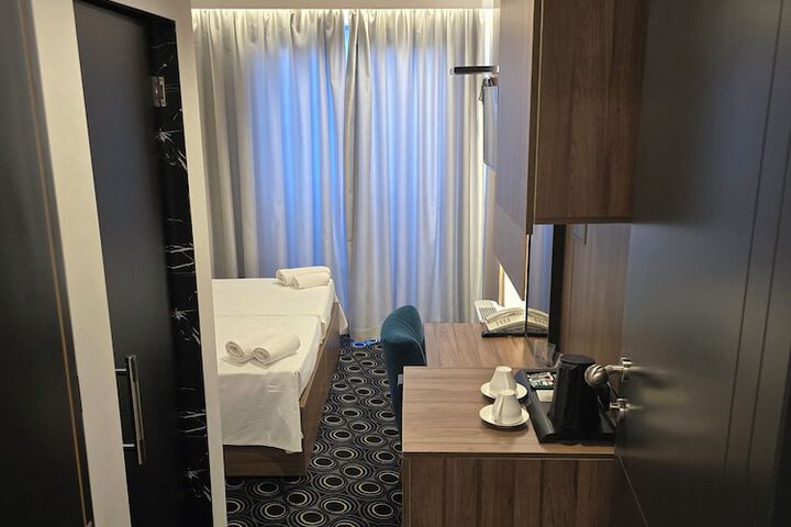 Room 10 of 49