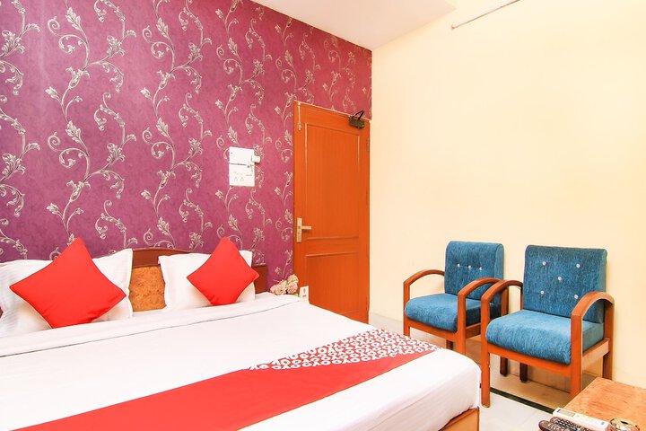 Room 10 of 14