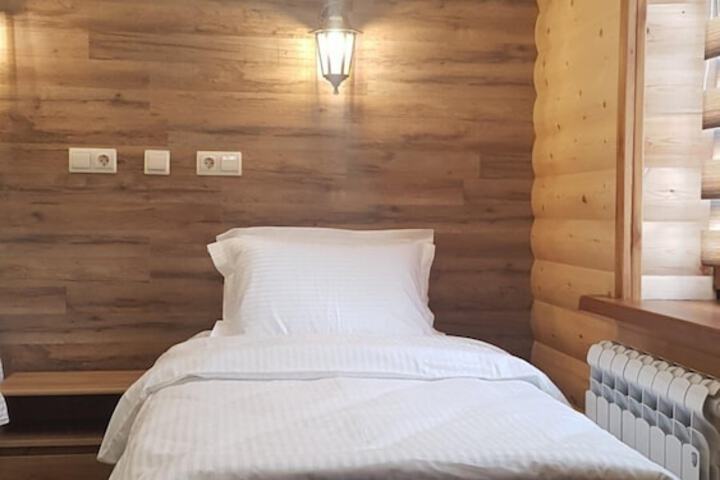 Room 6 of 71