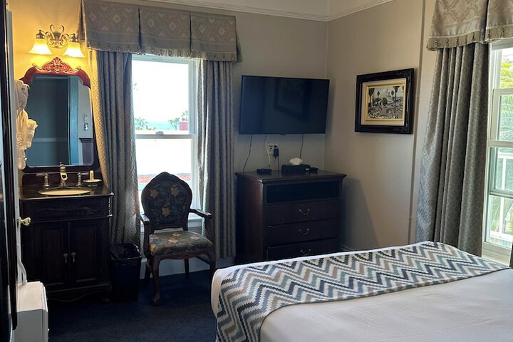 Room 15 of 37
