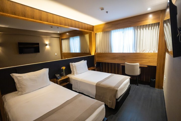 Room 3 of 32
