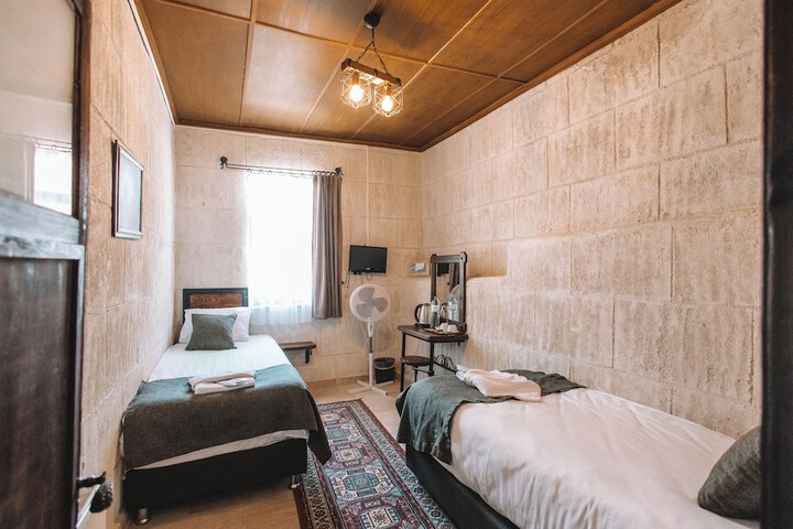 Room 37 of 83