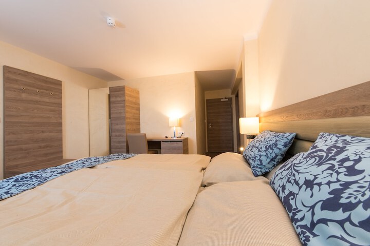 Room 5 of 52