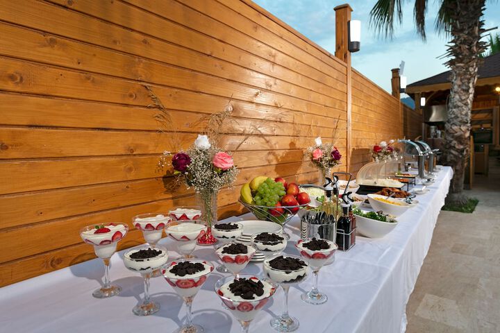 Dining 17 of 27