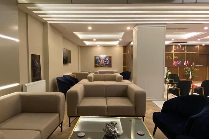 Room 7 of 11