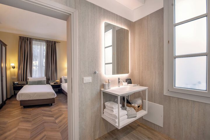 Room 21 of 115