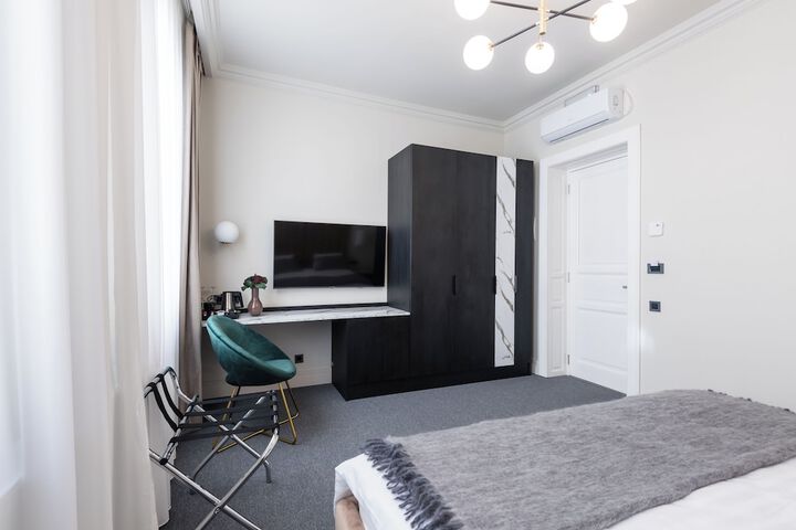 Room 81 of 208